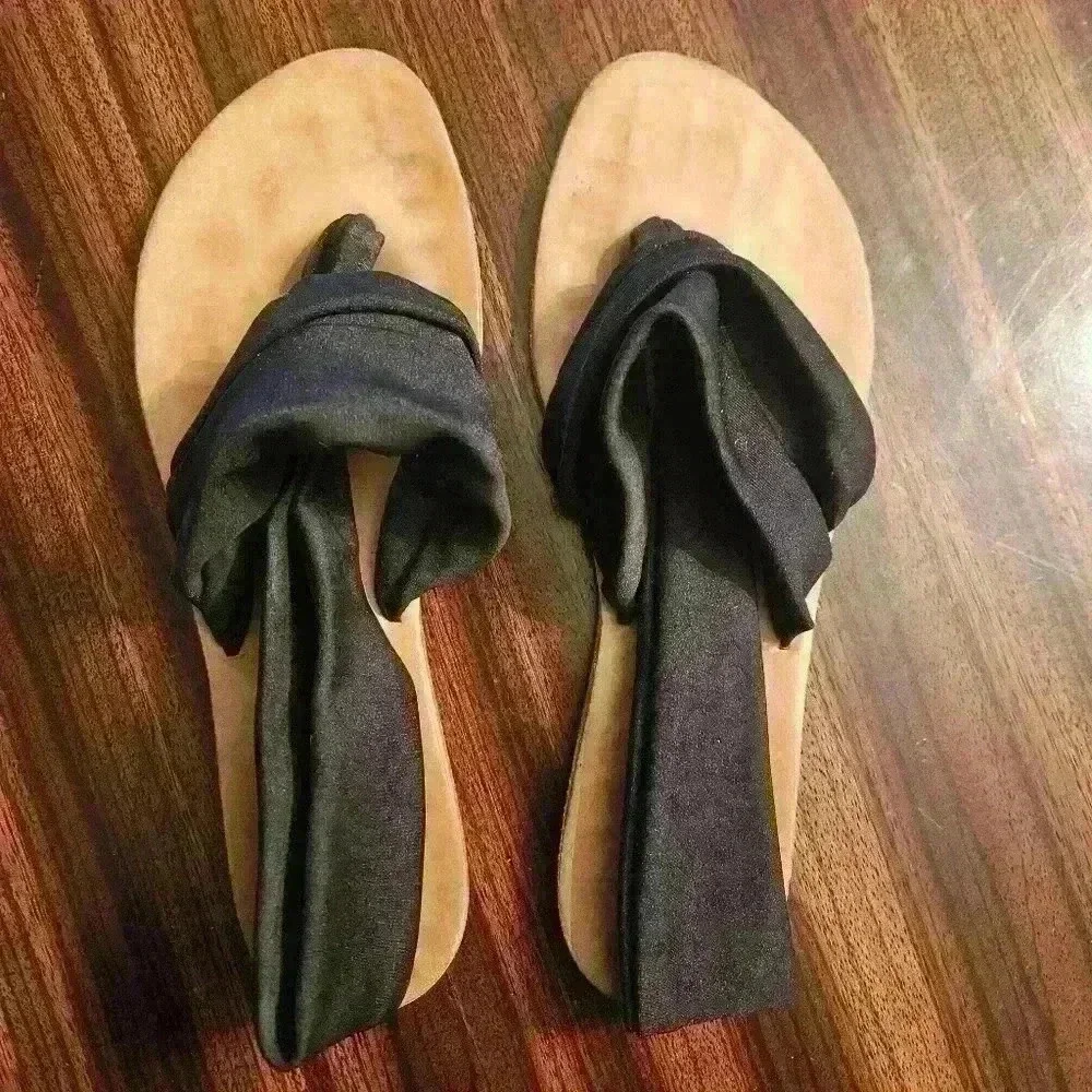 Dirty Laundry Black Fabric T-Strap Sandals, Size 40 US 10 EUC